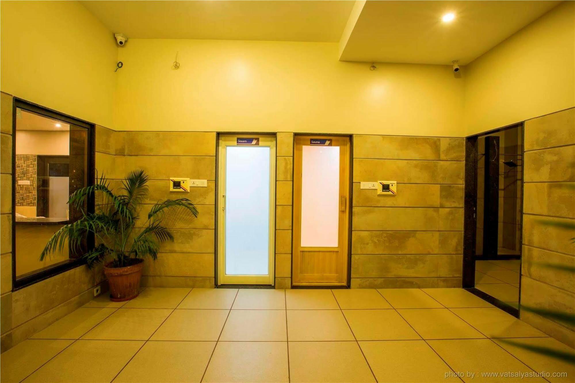 Vits Shalimar, Ankleshwar Hotel Ngoại thất bức ảnh
