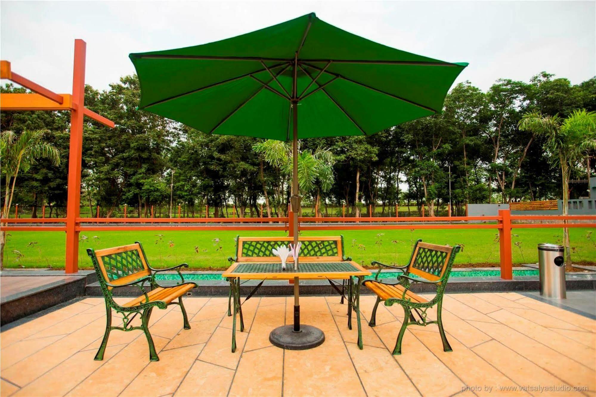 Vits Shalimar, Ankleshwar Hotel Ngoại thất bức ảnh