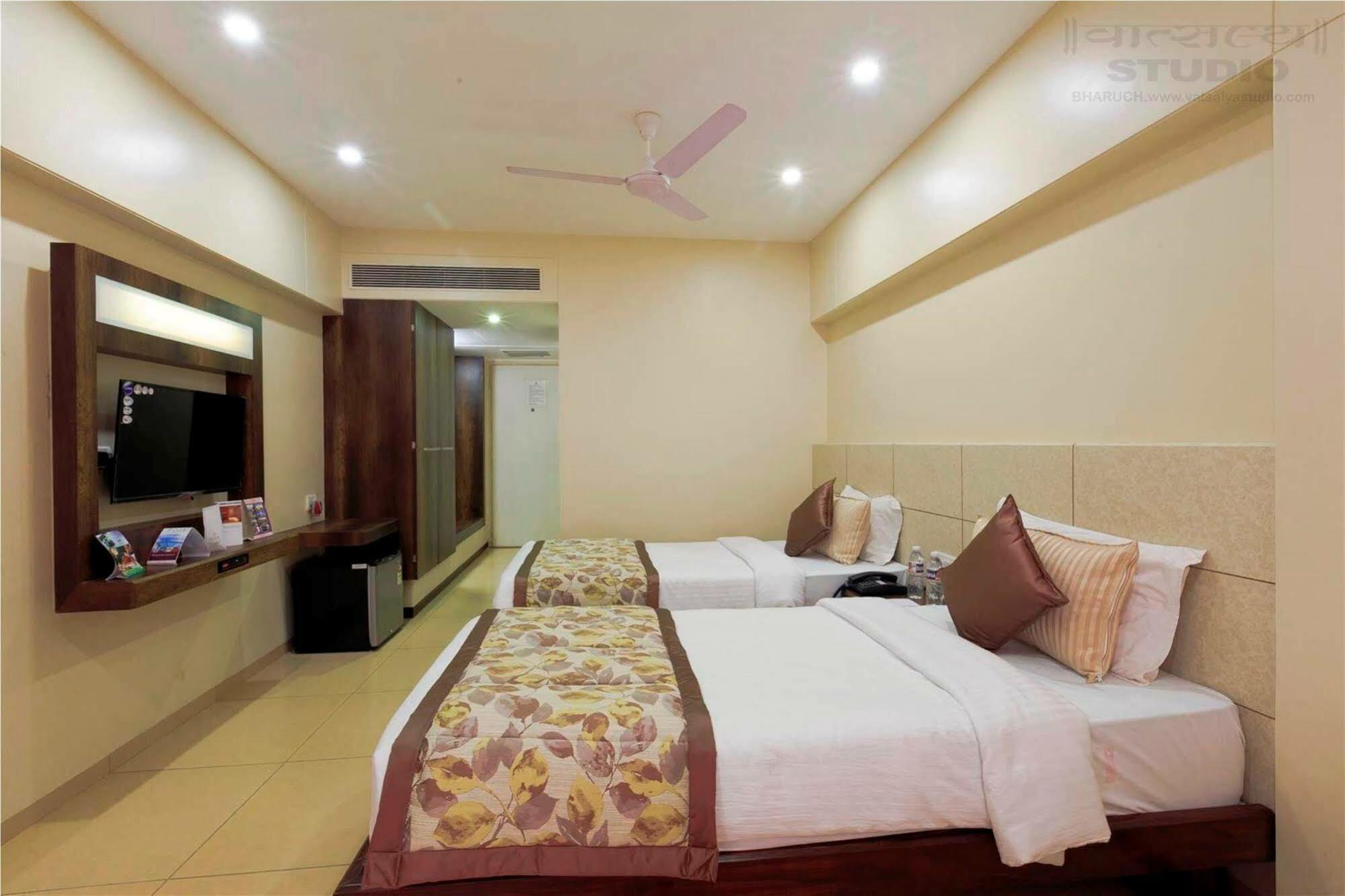 Vits Shalimar, Ankleshwar Hotel Ngoại thất bức ảnh