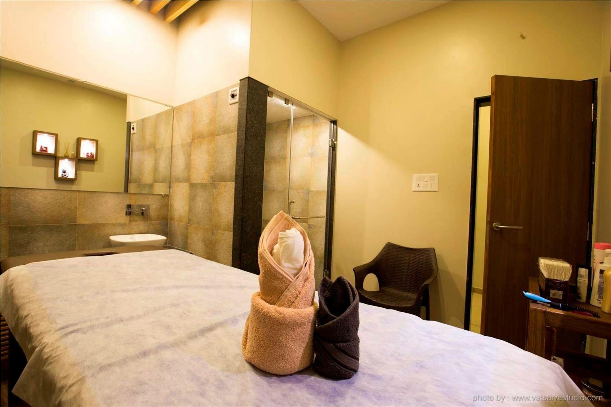 Vits Shalimar, Ankleshwar Hotel Ngoại thất bức ảnh