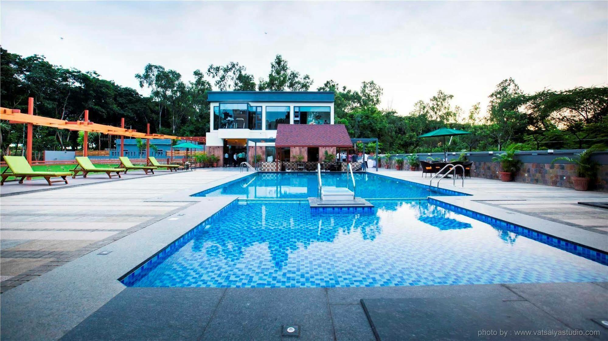 Vits Shalimar, Ankleshwar Hotel Ngoại thất bức ảnh